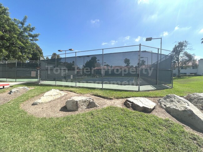 Building Photo - **NEW FLOORING AND REFRIGERATOR - 3 bed / 2.5 bath Townhome in South Carlsbad - Available NOW*****