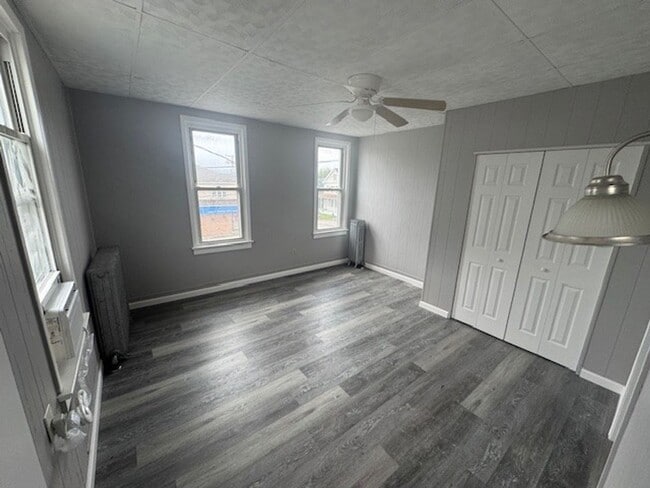 Building Photo - 3 bedroom 2 bathroom