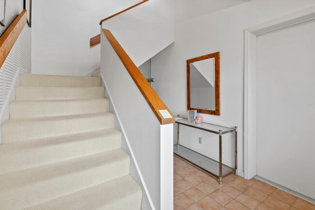 Building Photo - 17110 Waterbend Dr