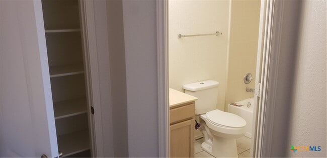 Building Photo - 84 Elm Hill Ct