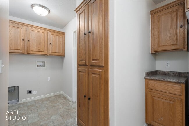 Building Photo - Sky Hawk Townhome