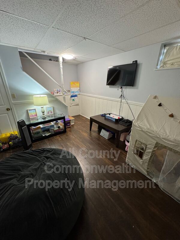 Building Photo - 26 Tiverton Ave