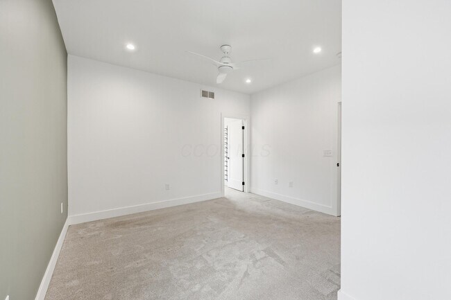 Building Photo - 1102 Summit St