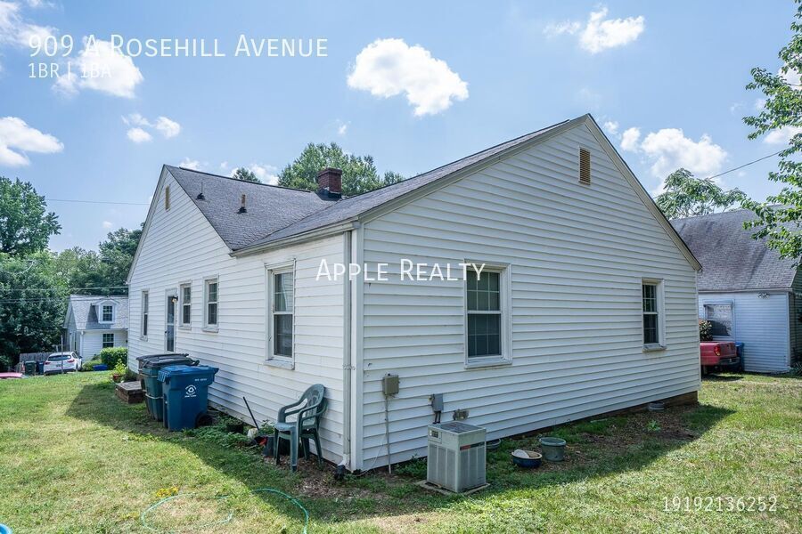 Building Photo - 909 Rosehill Ave