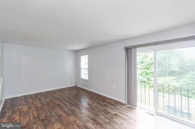 Building Photo - 14084 Fallbrook Ln