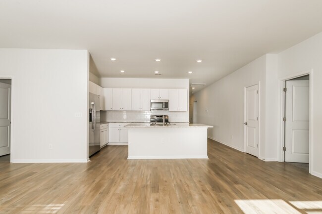 Building Photo - 2752 Desert Rose St