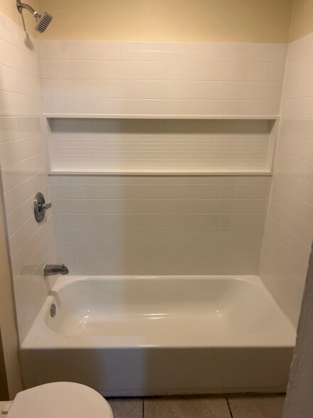 Building Photo - 102 Grove St