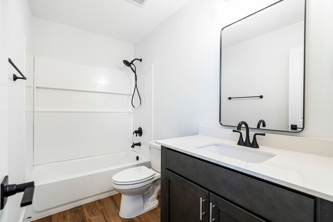 Building Photo - 1521 S Rusk Ave