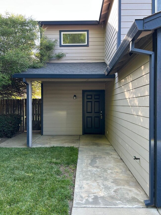 Building Photo - 582 Morgan Dr