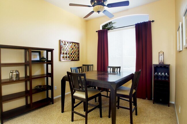 Building Photo - 4 Bedroom Furnished Gilbert Home
