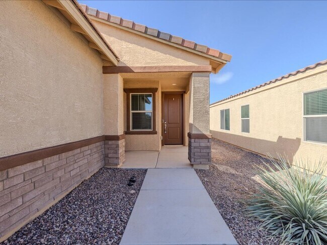 Building Photo - 3 Bedroom 2 Bathroom With Den      SOLAR P...