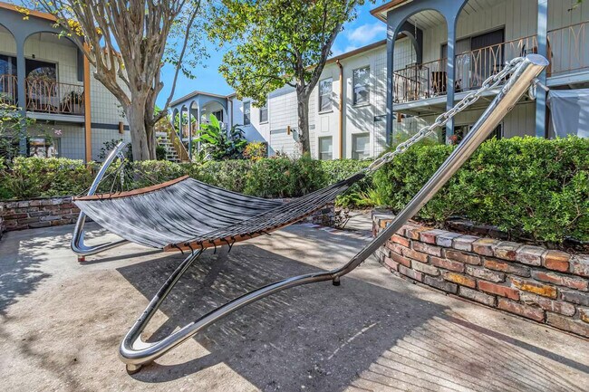 Building Photo - 4401 W Kennedy Blvd