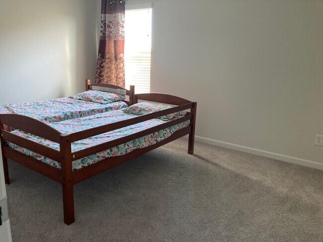 Building Photo - Beautiful 5-Bedroom Home in Brixworth Neig...