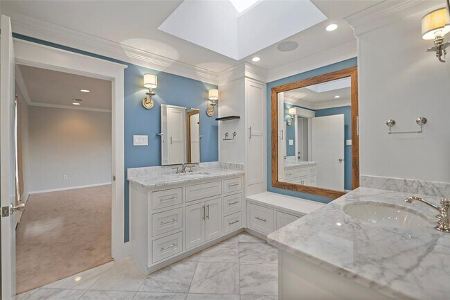 Building Photo - 534 Fox Briar Ln
