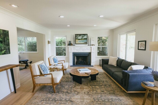 Building Photo - Fabulous spacious home, Great Highlands cul de sac, easy commute, exceptional Cupertino Schools!