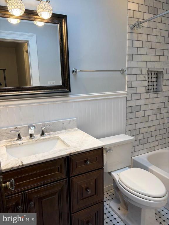 Building Photo - 223 Ingraham St NW