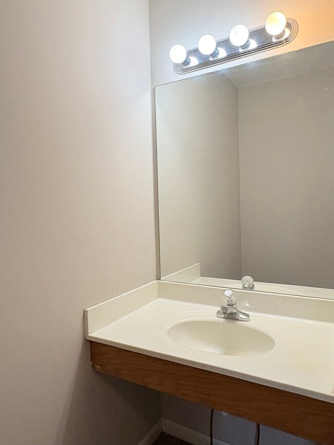 Building Photo - 130 Bright St