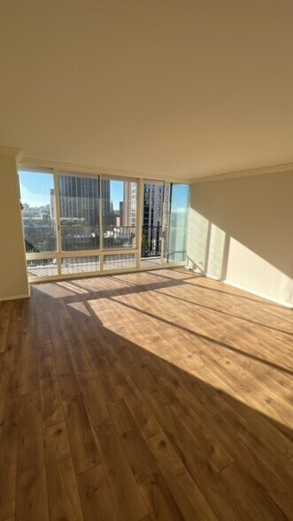 Building Photo - 1516 N State Pky