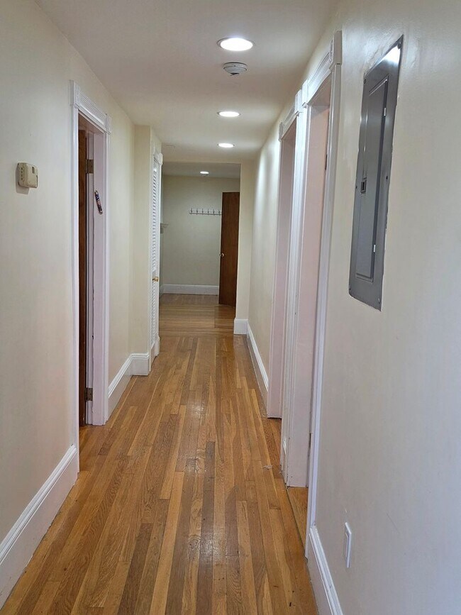 Building Photo - No Brokers Fee, Central Heat/AC, Garage Pa...