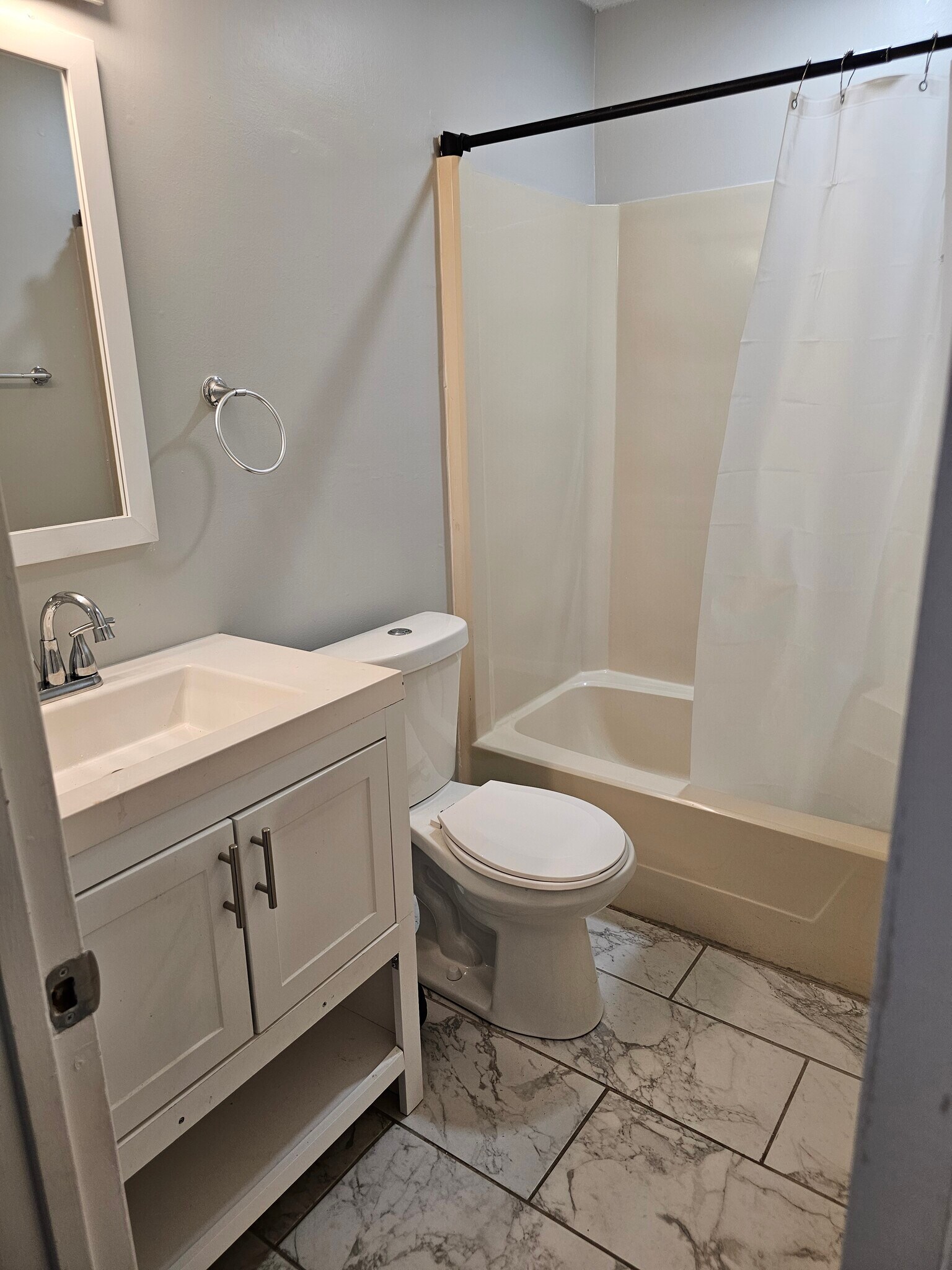 A Full bathroom in the hallway - 8582 Chesapeake Blvd