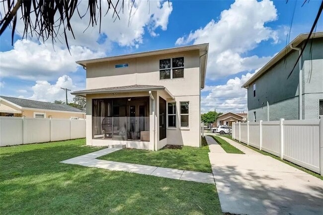 Building Photo - 2514 W Douglas St