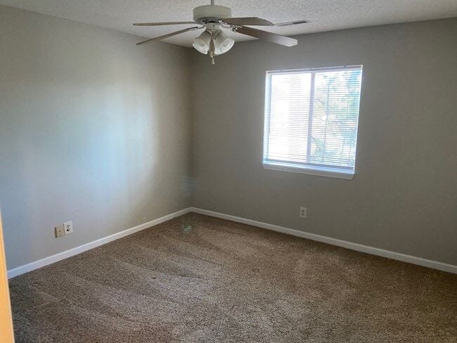 Building Photo - 100 Myrtle Greens Dr