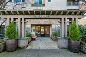 Building Photo - 2Bd/1.75Ba Kirkland Condo