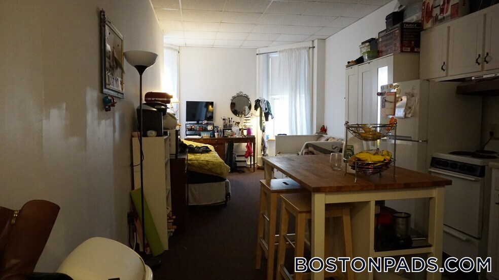 Building Photo - 854 Beacon St