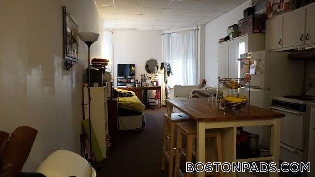 Building Photo - 854 Beacon St