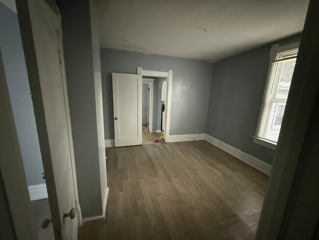 Building Photo - 2315 N Bigelow St