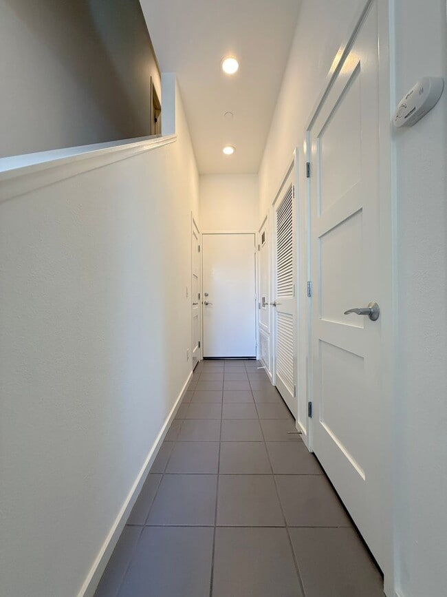 Building Photo - Modern Live/Work Loft In Sought After Depo...