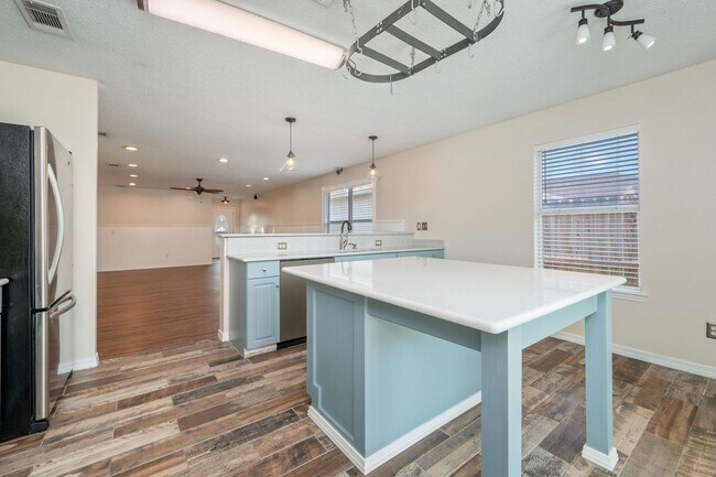 Building Photo - 7648 Chablis Cir