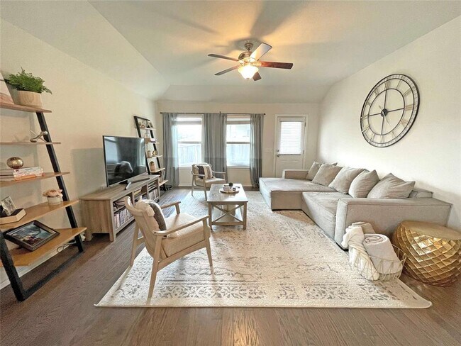 Building Photo - 13313 Henneman Dr
