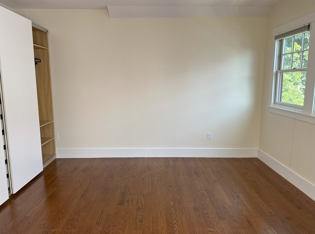 Building Photo - 4 Montague St