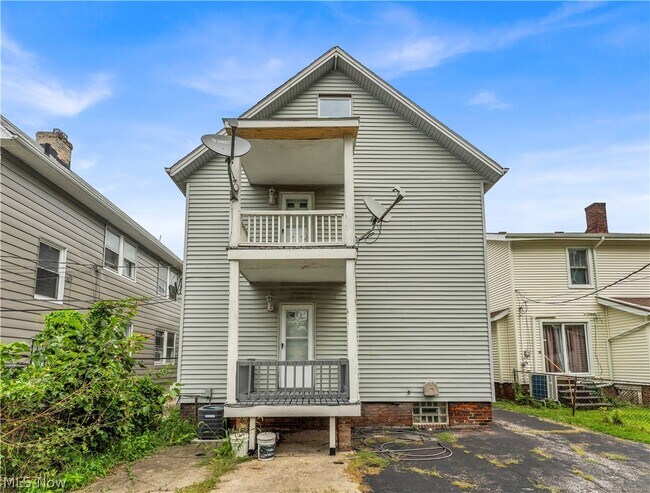 Building Photo - 1460 E 204th St