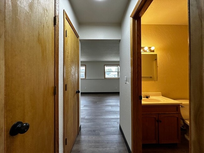 Building Photo - Regal Landing ||