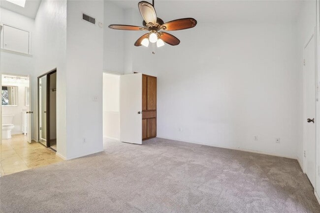 Building Photo - 7122 Wood Hollow Dr