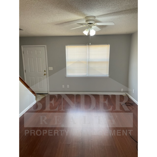 Building Photo - MOUSE CREEK RD 5725/5727