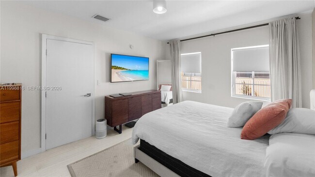 Building Photo - 645 Michigan Ave