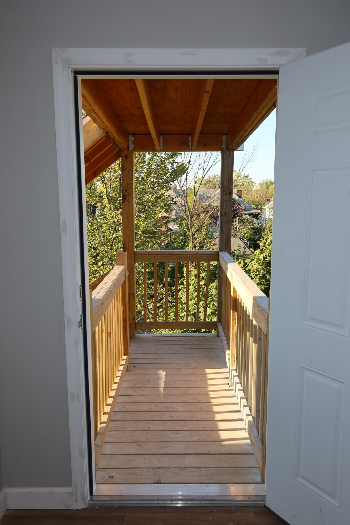 Unit 3 Private Stairway - 16 Benton St