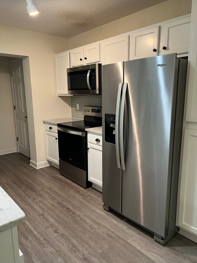 Building Photo - 302 Harts Cove Way