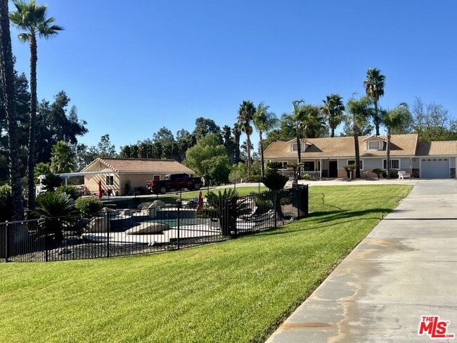 Building Photo - 37200 Glen Oaks Rd