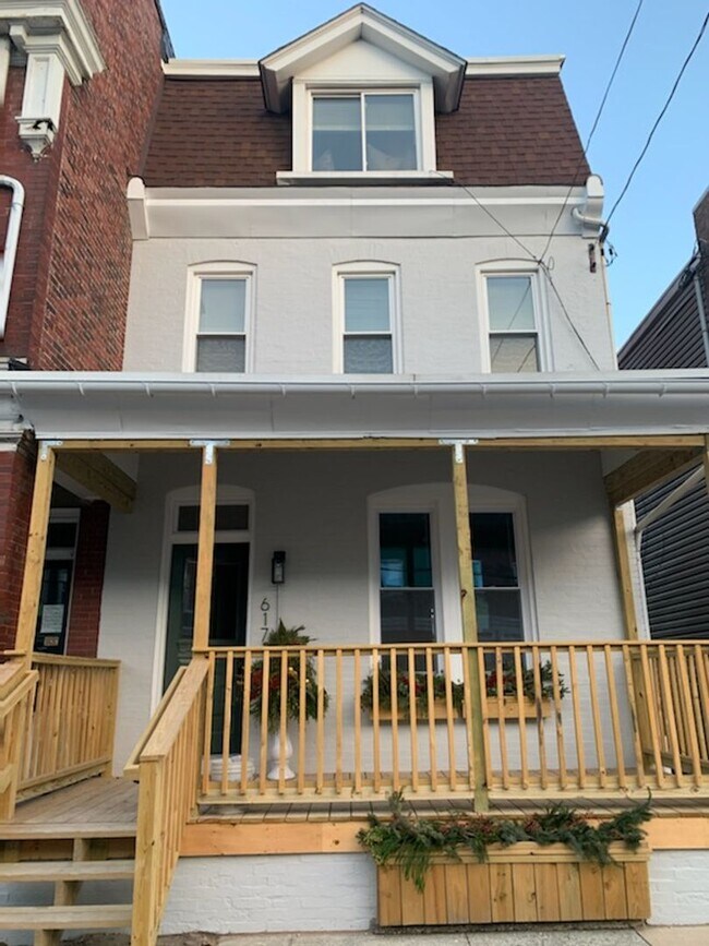 Building Photo - 617 E Chestnut St
