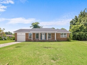 Building Photo - 103 Oakwood Ct
