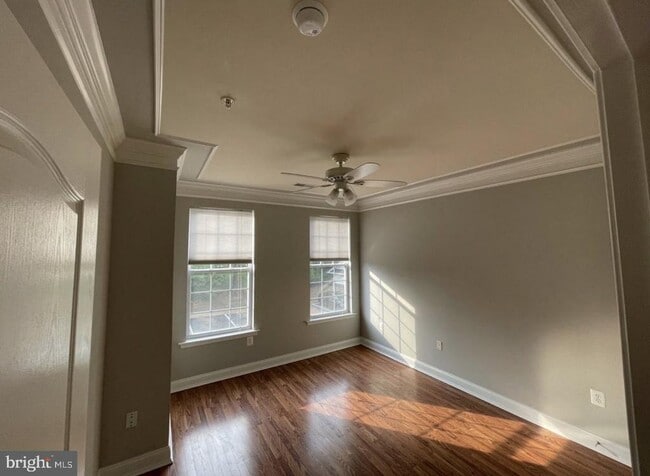 Building Photo - 5801 Clipper Ln