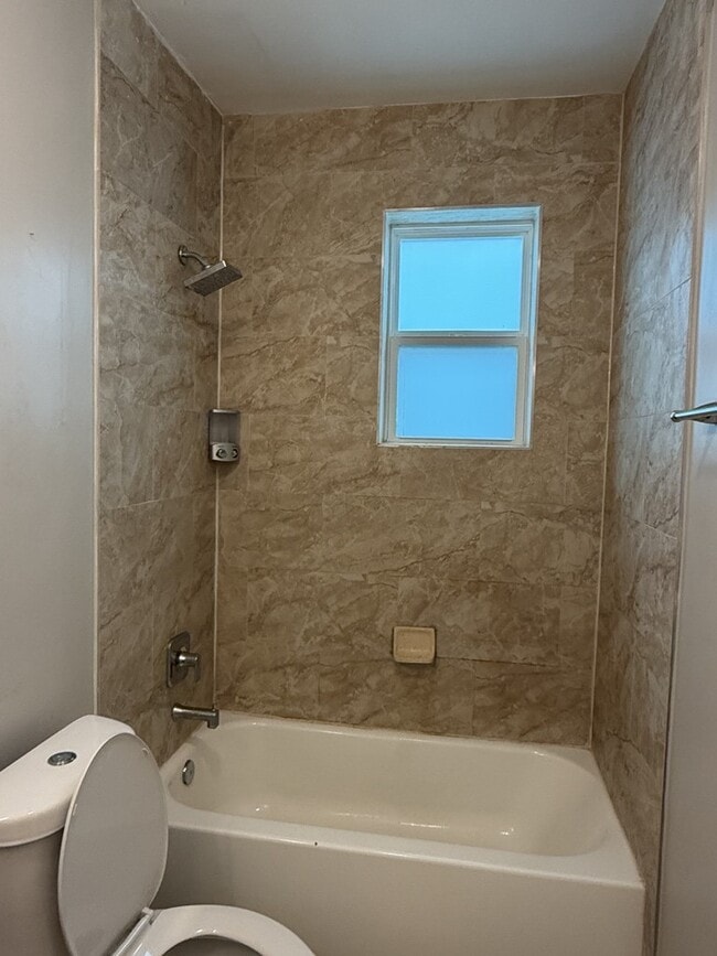 Building Photo - 430 Schmidt Rd