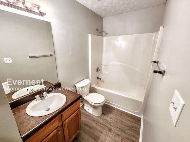 Building Photo - 325 Bridgeport Ln
