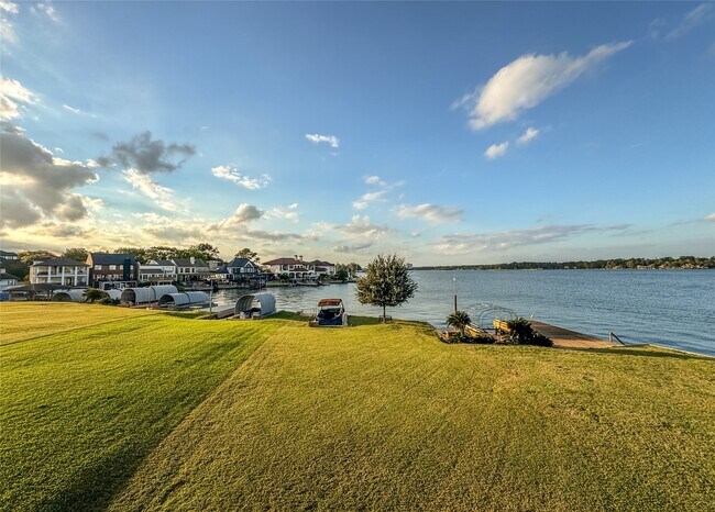 Building Photo - 112 Cove Point