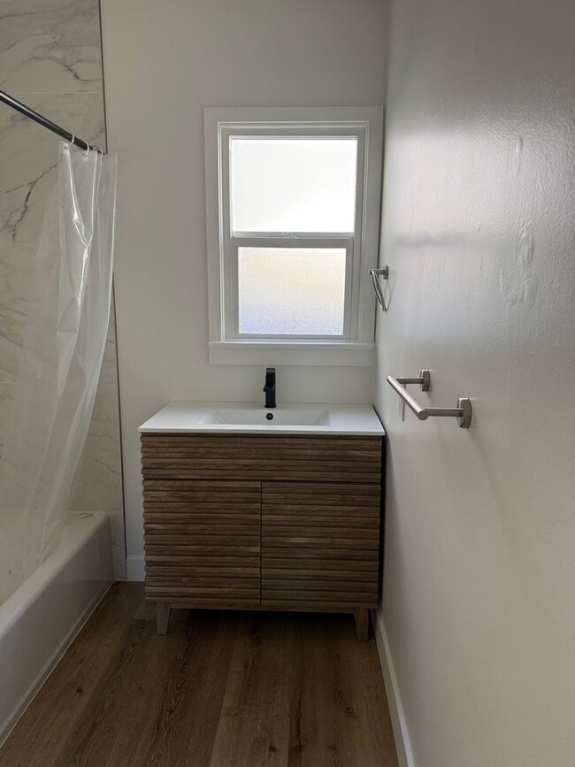 Building Photo - 415 S Main St