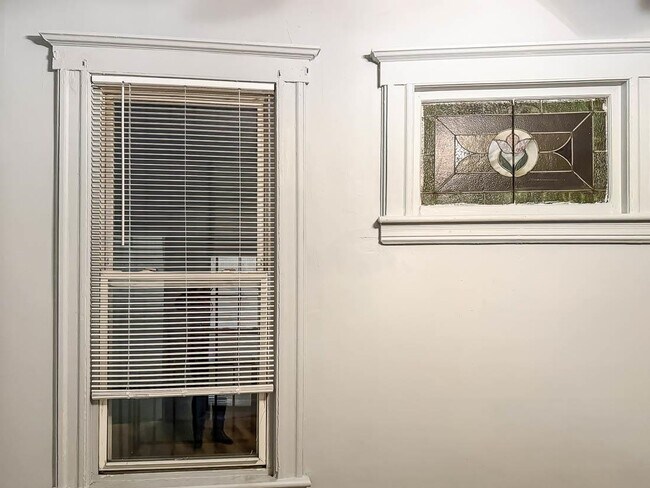 Building Photo - 57 Roosevelt Ave